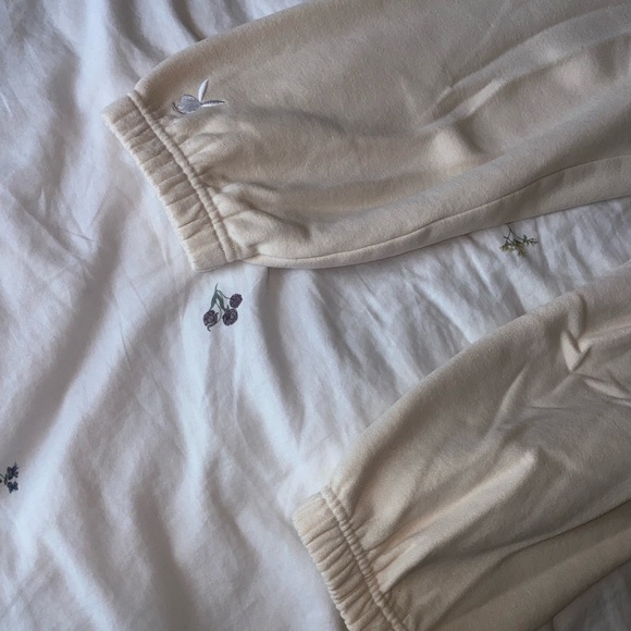NEW Pacsun Beige Cream Playboy M Sweatpants - Picture 8 of 9